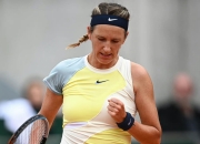 问鼎国际-阿扎伦卡迎来三赛季高光表现，篮网球迷沸腾！的简单介绍