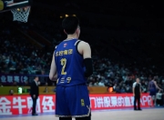 问鼎娱乐-转折点！山东男篮主帅复盘，社区盾集结日攻防权衡，细节曝光，更衣室氛围转暖(山东男篮比赛视频回放)