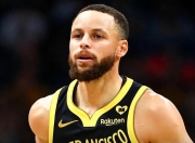 问鼎国际- 库里连续11场30+ 