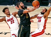 问鼎-包含Faker爆冷击败湖人，比分优势明显引爆全场！的词条