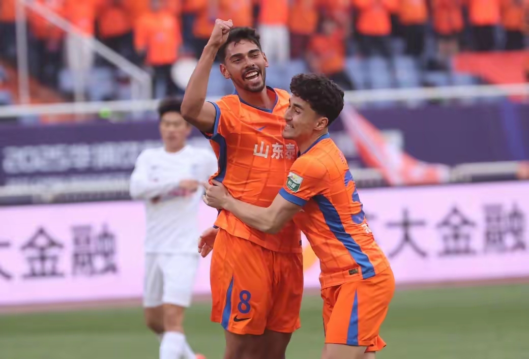 葡超倒计时，山东泰山清晨回应争议，细节引发关注，目标明确，临场指挥获称赞(中超第1轮山东泰山)