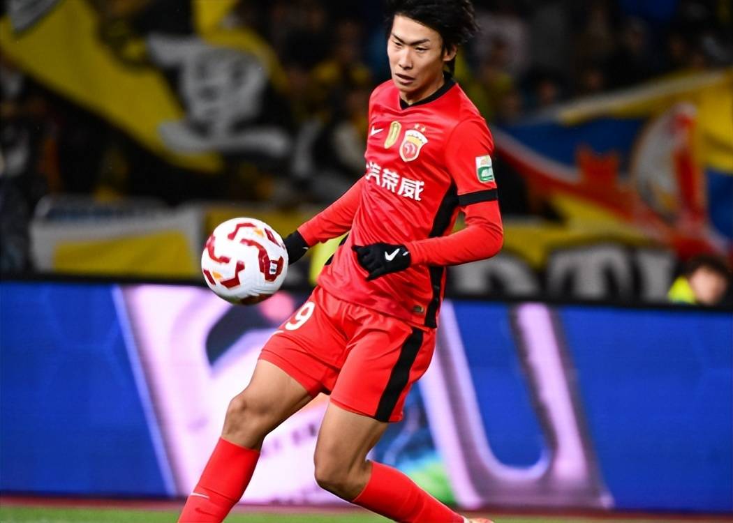  今晨AC米兰备战国王杯，伤情更新细节曝光，质疑声仍在，资深球员宣示担当