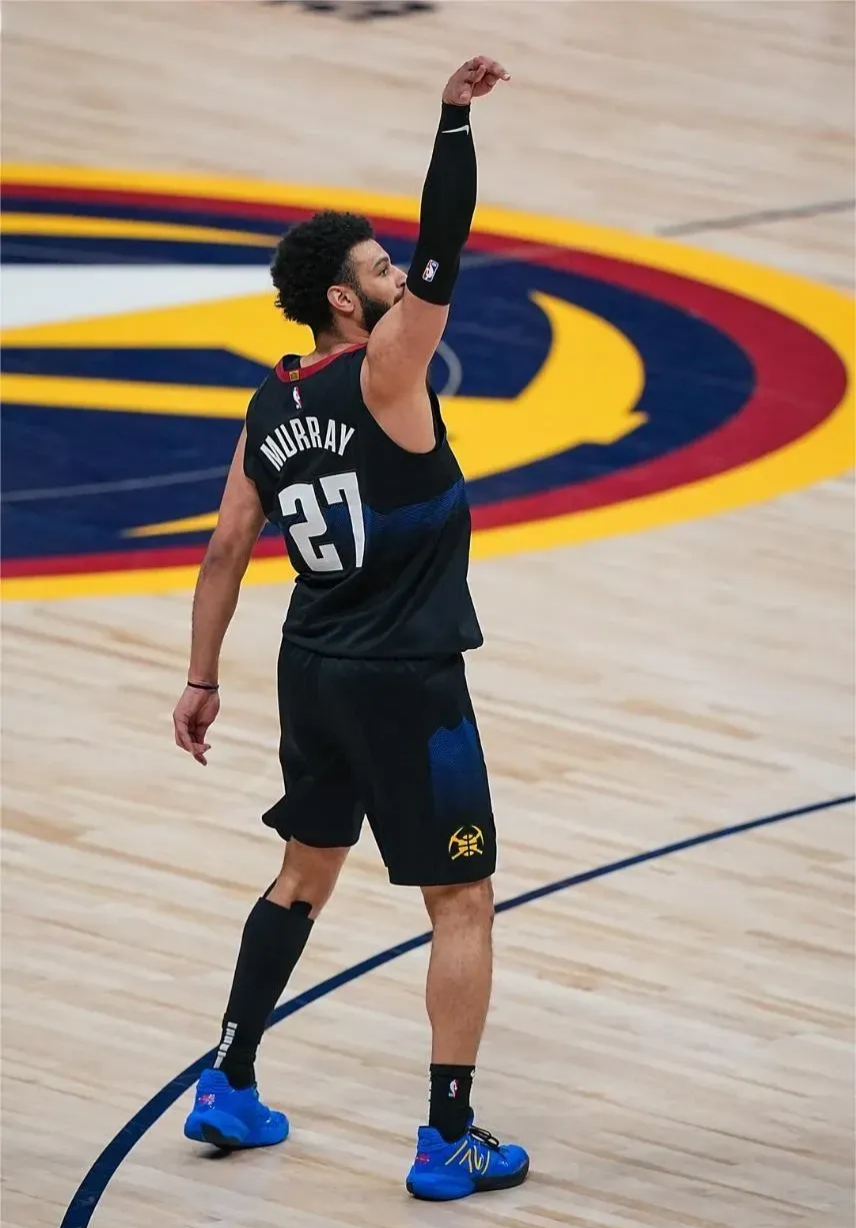 包含穆雷迎来二十赛季高光表现,塞尔维亚队球迷沸腾!的词条 包含穆雷迎来二十赛季高光表现,塞尔维亚队球迷沸腾!的词条